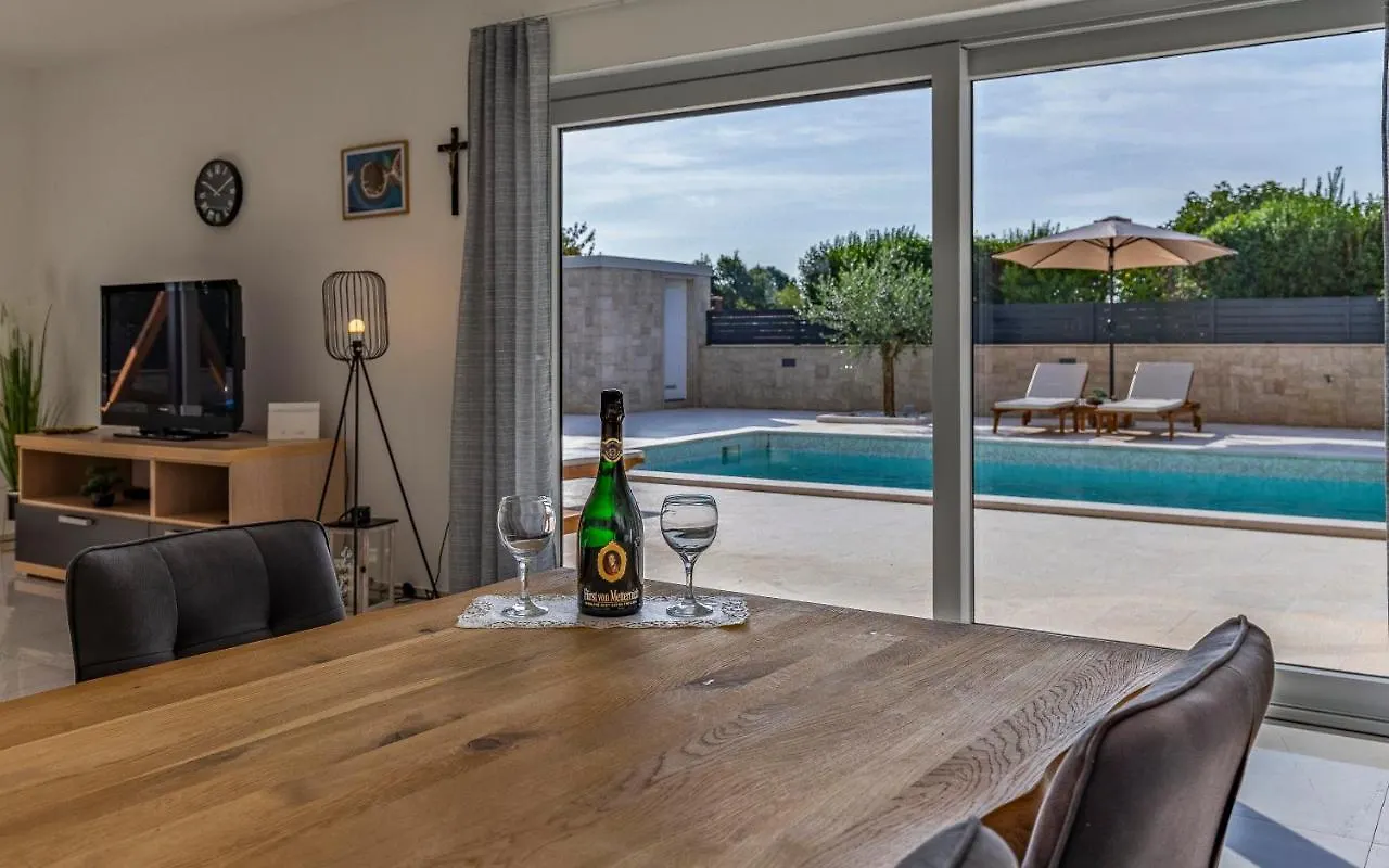 Istriensonne 0005 - Villa Maristra Mit Pool Sisan