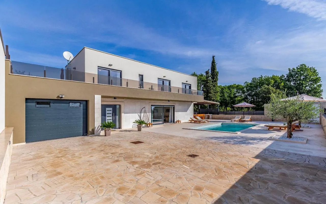 Istriensonne 0005 - Villa Maristra Mit Pool Sisan 0*,