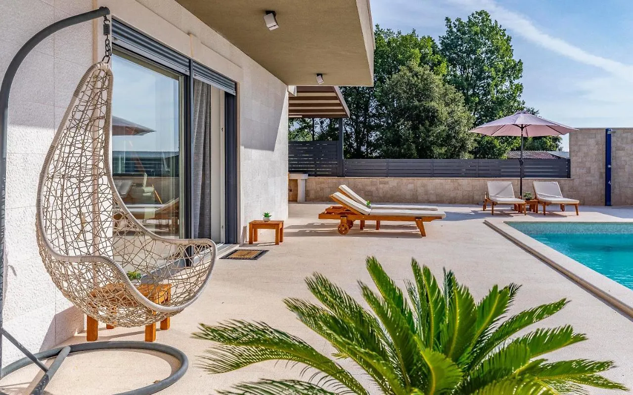 Istriensonne 0005 - Villa Maristra Mit Pool Sisan