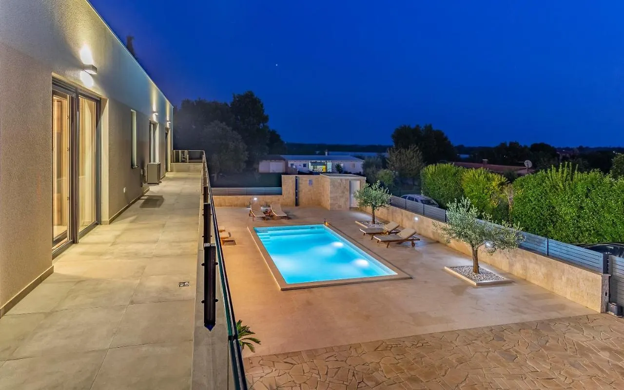 Istriensonne 0005 - Villa Maristra Mit Pool Sisan